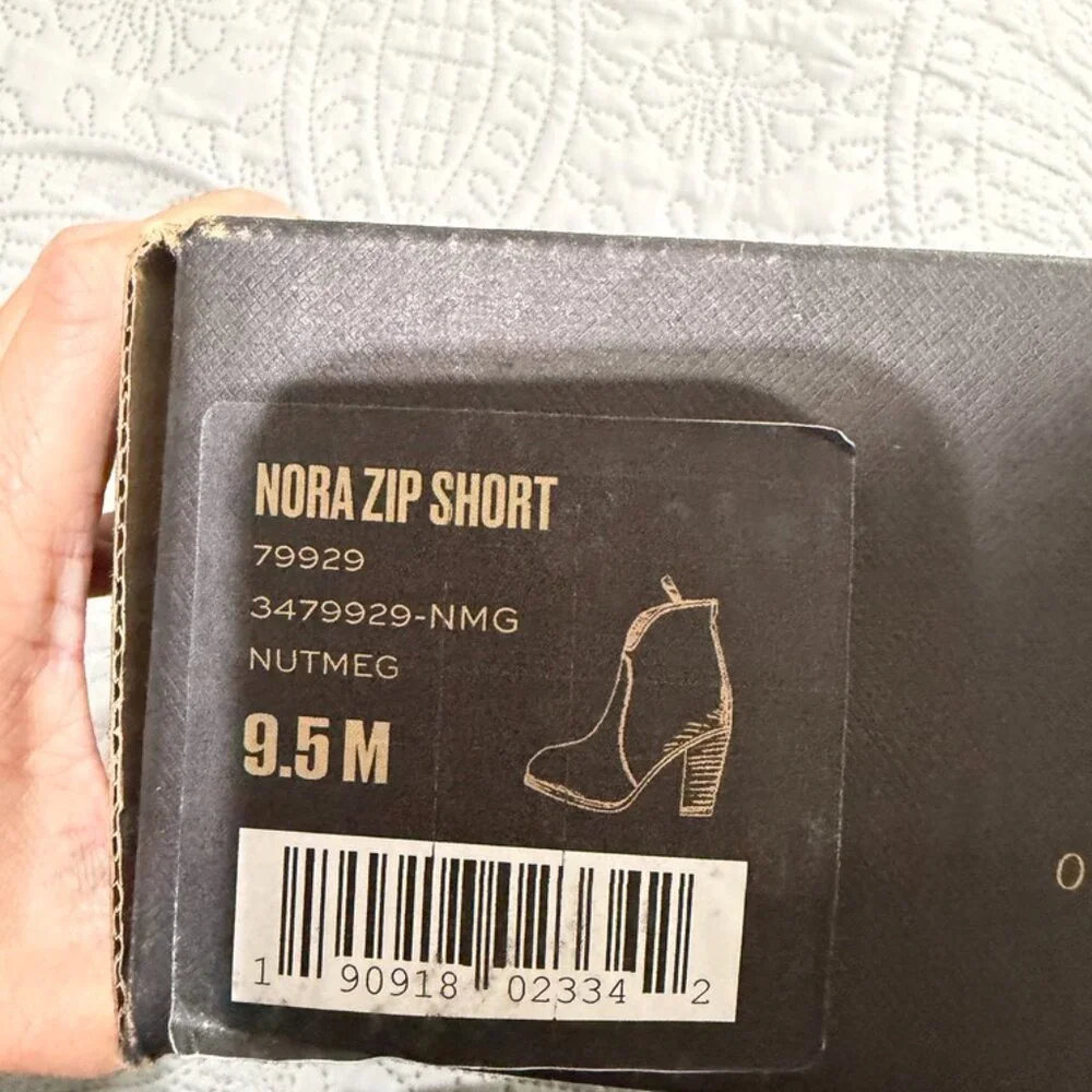 Frye Nora Zip Short Ankle Bootie, Nutmeg, 9.5 M - Picture 3 of 6